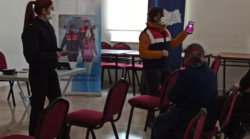 Jandarma kadınlara &lsquo;KADES&rsquo; eğitimi verdi