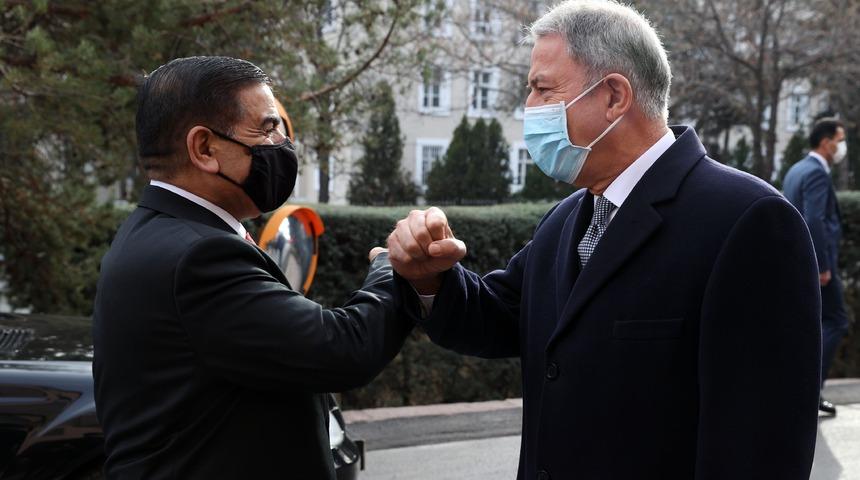 Bakan Akar, Iraklı mevkidaşı Saadoonn ile görüştü