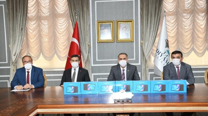 Erdemoğlu Ailesi’nden uzaktan eğitime 500 tablet ile destek