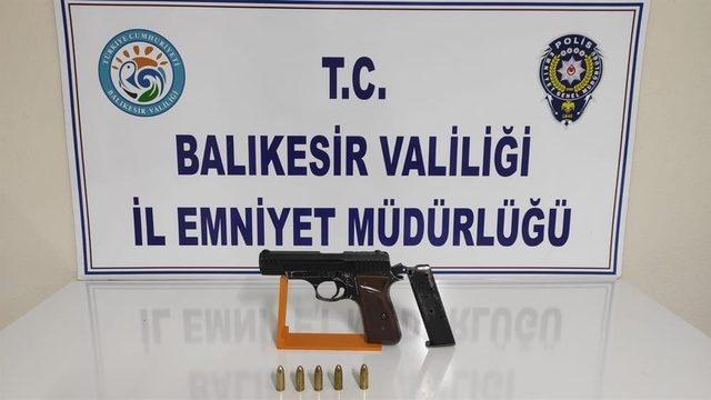 Balıkesir’de polis 20 aranan şahsı yakaladı