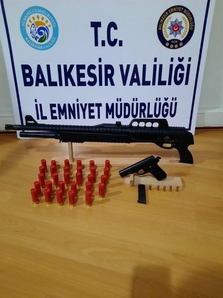 Balıkesir’de polis 20 aranan şahsı yakaladı G5