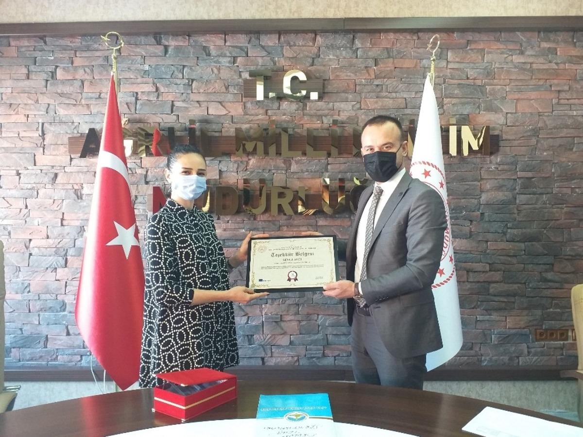 Ağrı Milli Eğitim M&uuml;d&uuml;r&uuml; Tekin, eTwinning&rsquo;de başarılı okul ve &ouml;ğretmenleri &ouml;d&uuml;llendirdi