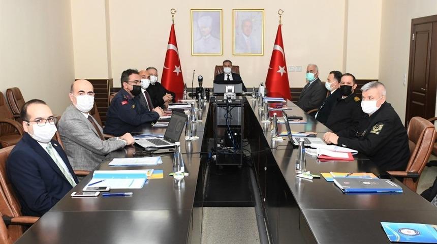 Vali Su: &ldquo;Kolluk kuvvetleri ve ilgili kurumlar, yılbaşında tam mesai &ccedil;alışacak&rdquo;