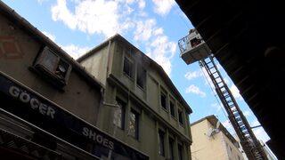 Fatih'te dehşet! Kendini yakmak isterken evi ateşe verdi