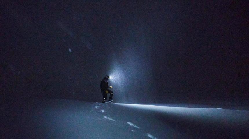 Yüzlerce Britanyalı turist kayak merkezindeki karantinadan kaçtı