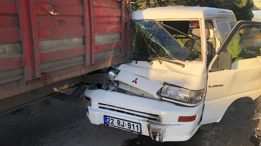 Yansıyan güneş ışığı kaza yaptırdı