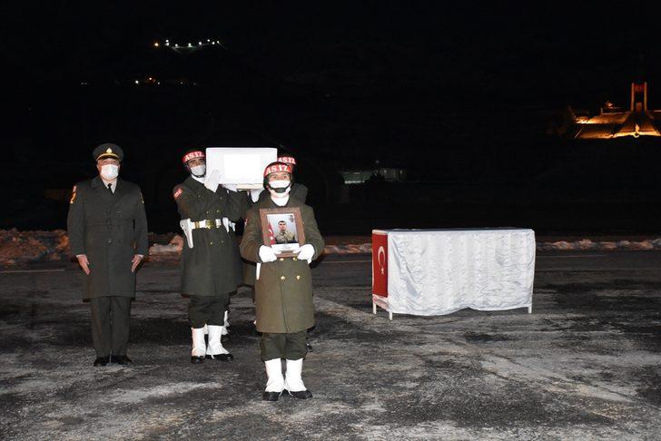 Hakkari'de çığ düşmesi sonucu şehit olan askerin naaşı törenle memleketine uğurlandı G4