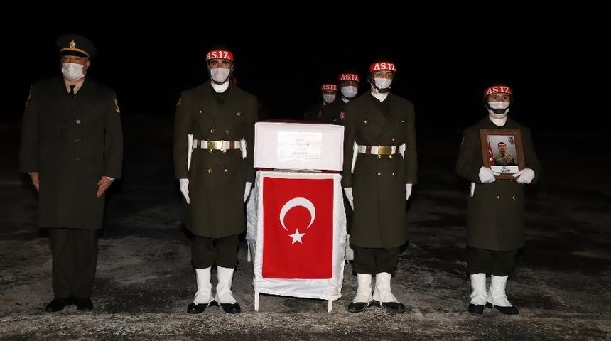 Çığ altında kalarak şehit olan asker için Hakkari’de tören düzenlendi