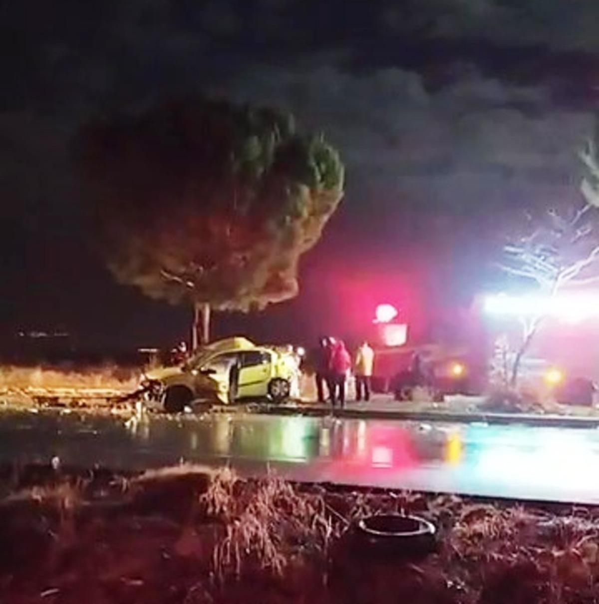 Aydın&rsquo;dan Antalya&rsquo;ya giden ticari taksi kaza yaptı: 2 &ouml;l&uuml;, 1 ağır yaralı