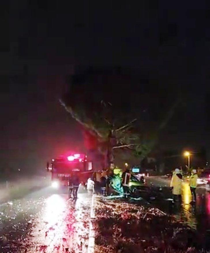 Aydın’dan Antalya’ya giden ticari taksi kaza yaptı: 2 ölü, 1 ağır yaralı G4