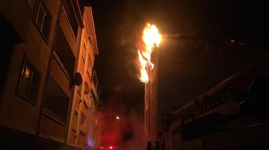 Bursa'da korkutan yangın! Daire patlamaların ardından alev topuna d&ouml;nd&uuml;