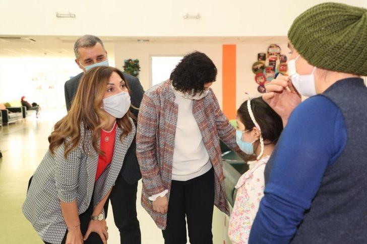 Polis eşlerinden ihtiyaç sahibi öğrencilere destek G2