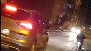 Alkollü motosikletlinin tehlikeli yolculuğu kamerada