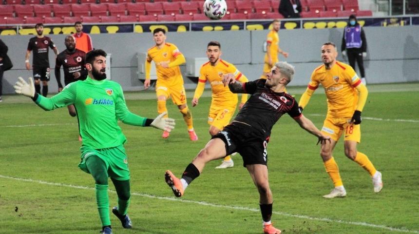 İsmail &Ccedil;ipe 5 ma&ccedil;ta 7 gol yedi