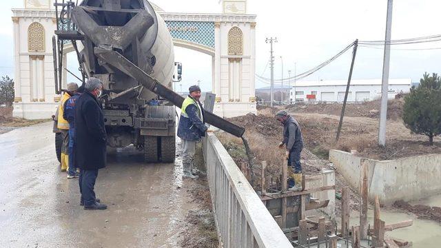 Altıntaş’ta köprü genişletme çalışması