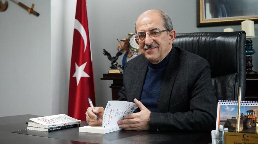 Kemal Tekden ’Sahne Senin’ kitabıyla yeniden okuyucularıyla buluştu