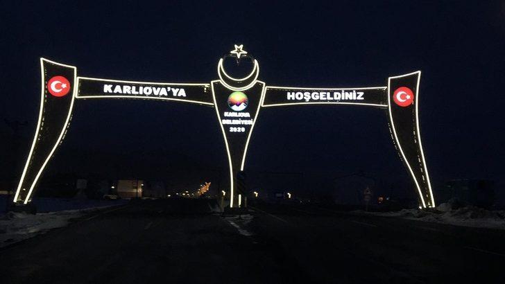 Karlıova’da cadde ve sokaklar modern aydınlatmalarla renklendi G1