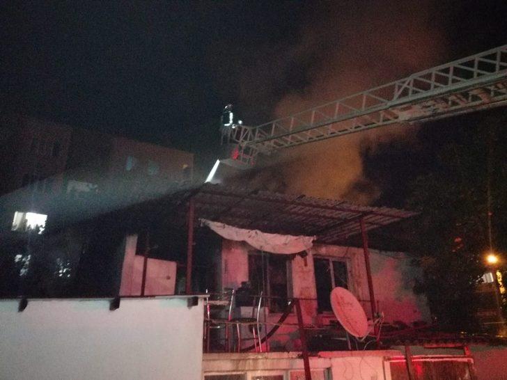 Ortaca’daki yangında ev kullanılamaz hale geldi G2