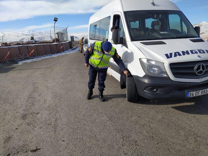 Başkale’de kar lastiği ve zincir denetimi G3