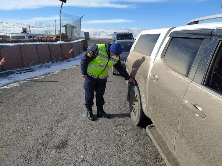 Başkale’de kar lastiği ve zincir denetimi G4