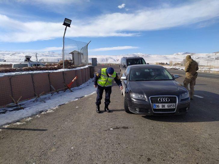 Başkale’de kar lastiği ve zincir denetimi G5