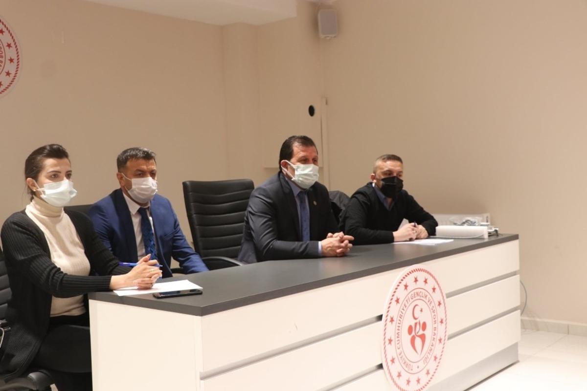 Atletizm antren&ouml;rleri ile toplantı yapıldı