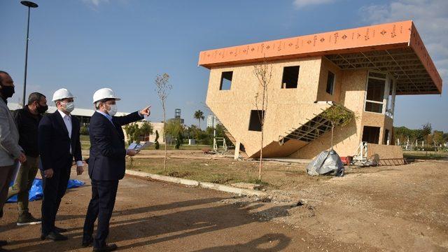 Bu ev ziyaretçilerin başını döndürecek