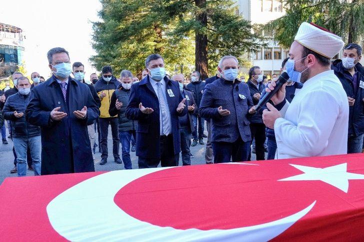 Yangın alanında kalp krizi geçirerek hayatını kaybeden şube müdürü son yolculuğuna uğurlandı G1