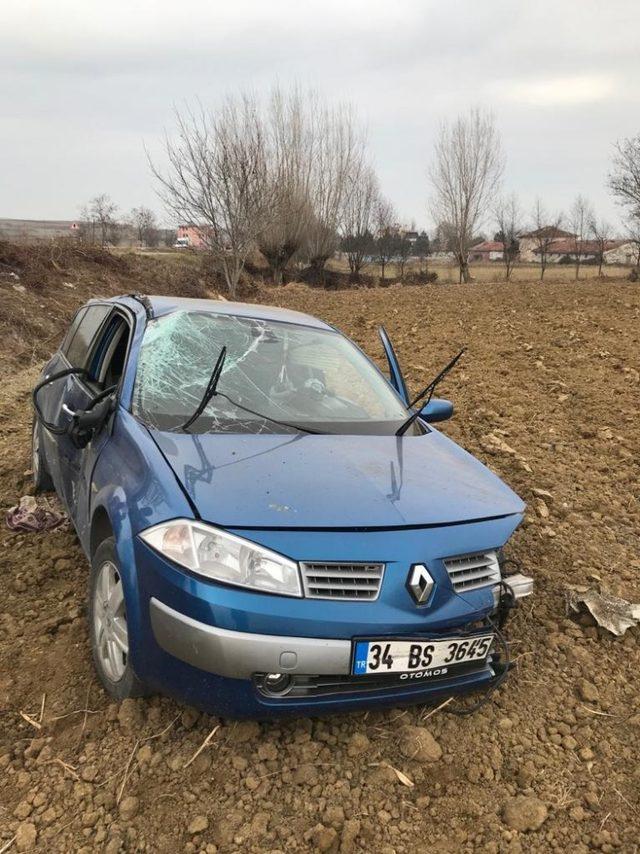 Kontrolden çıkan araç takla attı: 3 yaralı