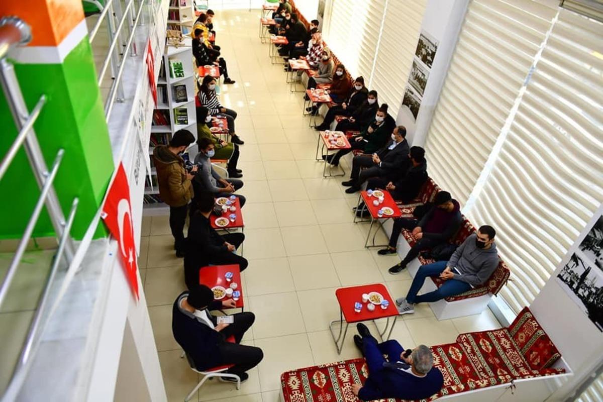 Başkan &Ccedil;ınar, millet kıraathanesinde gen&ccedil;lerle buluştu