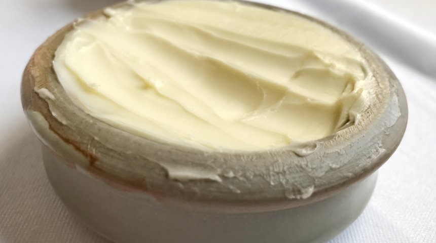 Katkısız, doğal mı doğal: Evde tereyağı yapılışı!