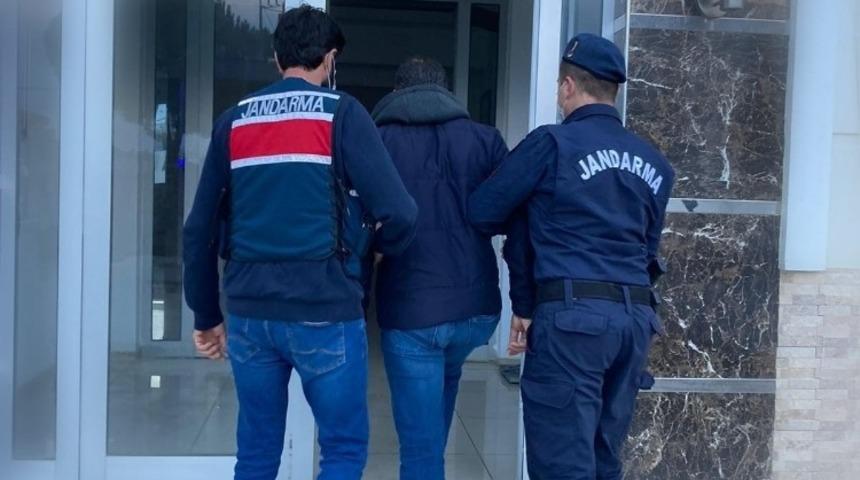 İzmir&rsquo;de, jandarmadan sosyal medyada ter&ouml;r takibinde 6 g&ouml;zaltı