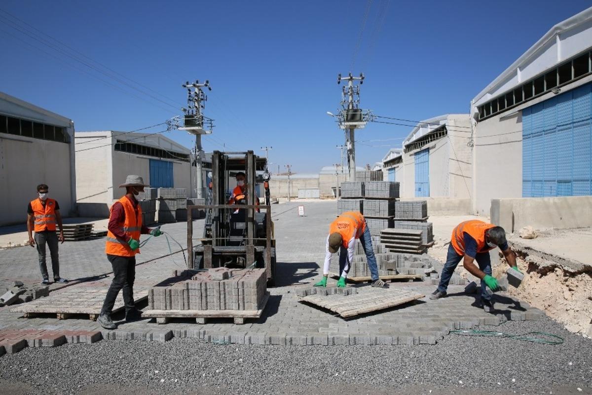 Şanlıurfa&rsquo;da yol yapım &ccedil;alışmaları s&uuml;r&uuml;yor