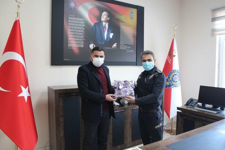 Emniyet Müdürü Özer’den başarılı Gazetecilere hediye G2