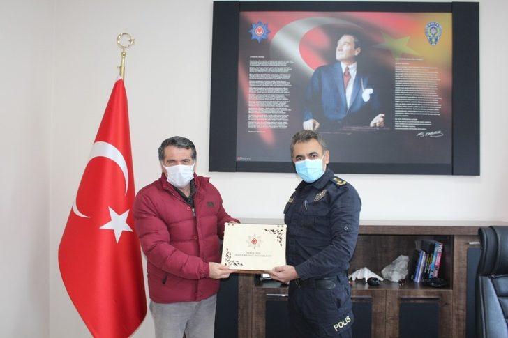 Emniyet Müdürü Özer’den başarılı Gazetecilere hediye G3