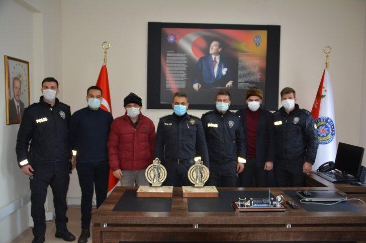 Emniyet Müdürü Özer’den başarılı Gazetecilere hediye G4