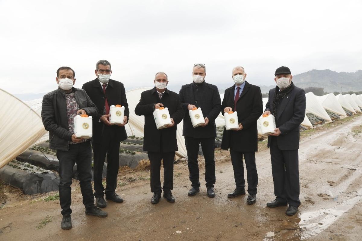 Aydın B&uuml;y&uuml;kşehir Belediyesi&rsquo;nden &ccedil;ift&ccedil;iye sıvı g&uuml;bre desteği