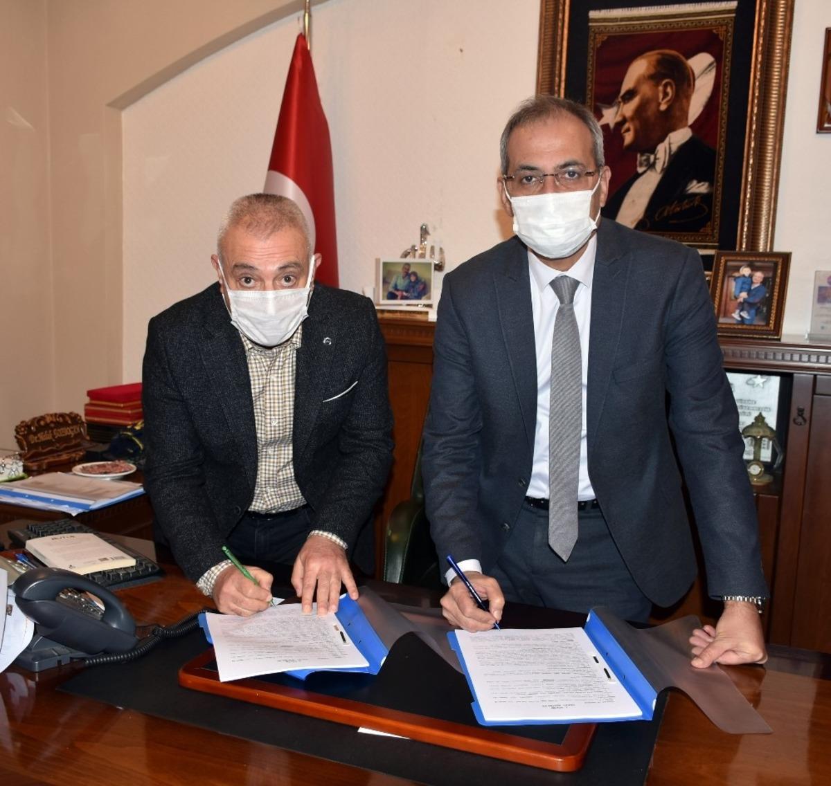 Tarsus Belediyesinde en d&uuml;ş&uuml;k iş&ccedil;i maaşı 3 bin 500 lira oldu