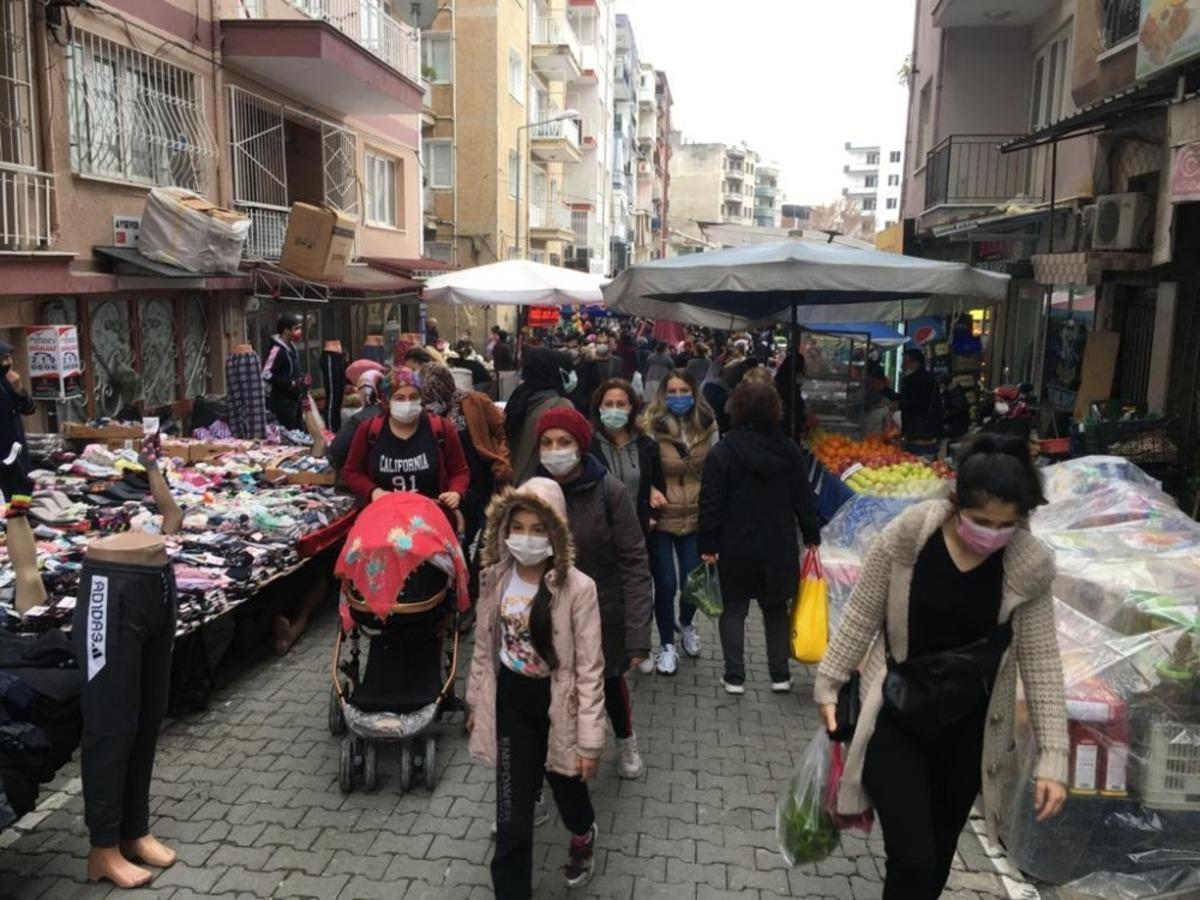 Sosyal mesafe, yılbaşı alışverişine yenik d&uuml;şt&uuml;