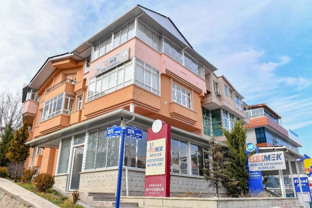 BELMEK eğitmenlerinden l&ouml;semili &ccedil;ocuklara el emeği g&ouml;z nuru yılbaşı kıyafeti