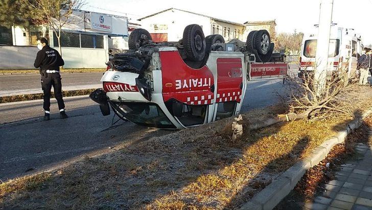 İtfaiye servis aracı devrilip ters döndü: 4 yaralı G2