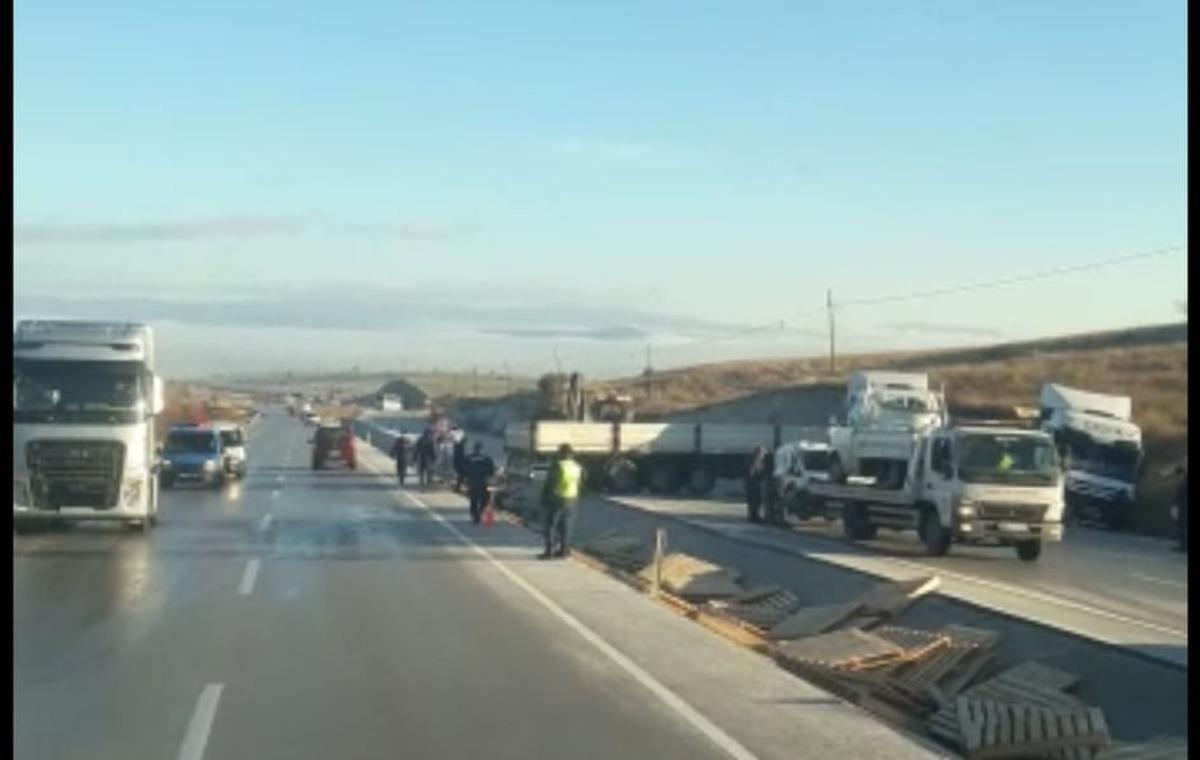 K&uuml;tahya&rsquo;da zincirleme trafik kazası: 5 yaralı