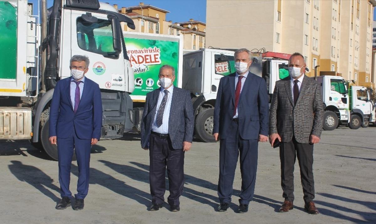 İlkadım&rsquo;da ara&ccedil;lara &ldquo;Korona Vir&uuml;sle M&uuml;cadele Temizlikle Başlar&rdquo; yazısı