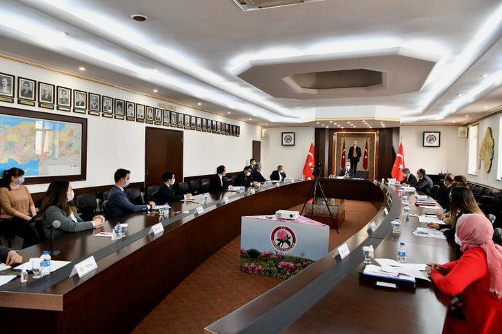 Isparta Valisi Seymenoğlu’ndan kaymakamlara ‘soğukta sokakta kimse kalmayacak’ talimatı G2