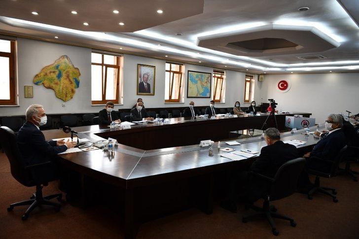 Isparta Valisi Seymenoğlu’ndan kaymakamlara ‘soğukta sokakta kimse kalmayacak’ talimatı G4