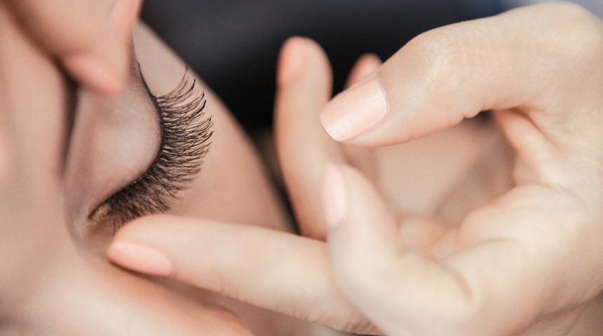Kirpik liftingi nasıl yapılır? Hacimli ve dolgun kirpiklere kolayca sahip olun!