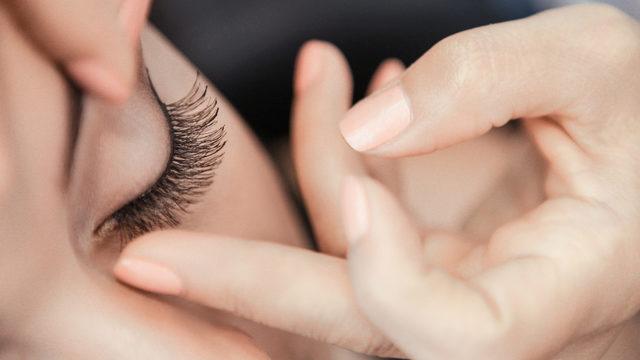 Kirpik liftingi nasıl yapılır? Hacimli ve dolgun kirpiklere kolayca sahip olun!