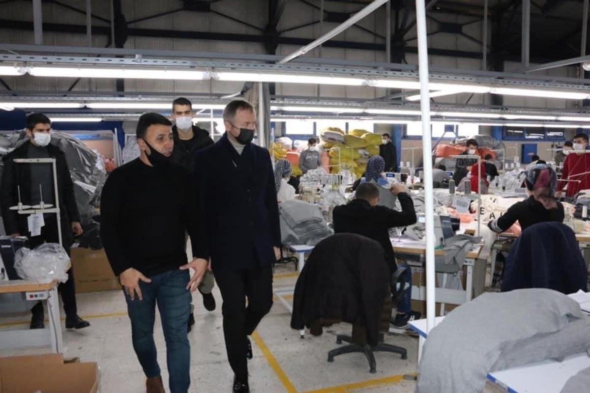 Hizan Kaymakamı Yelek, tekstil at&ouml;lyesini ziyaret etti