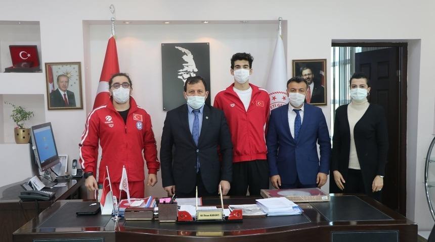 Rekortmen sporcudan Kabak&ccedil;ı&rsquo;ya ziyaret