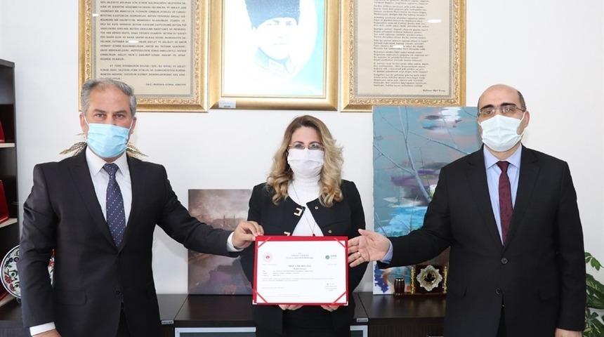 Fen Edebiyat Fak&uuml;ltesine sıfır atık yetki belgesi